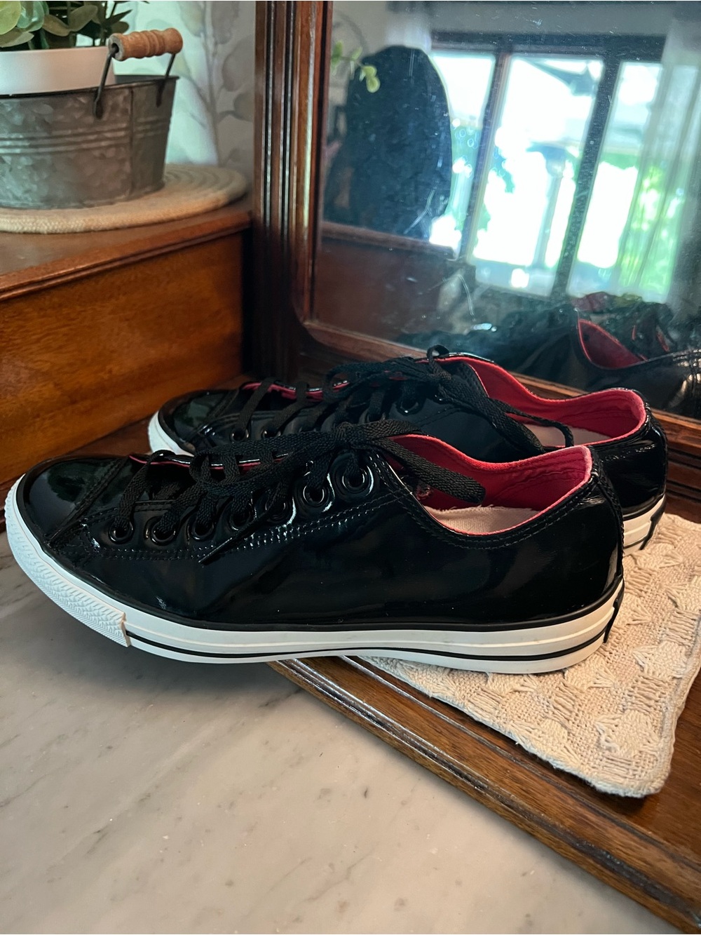 CONVERSE *RARE* Patent Leather Low Top Streetwear Sneakers Black Red Men's 8.5 - Picture 3 of 7